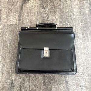 KENNETH COLE NEW YORK Black Classic Briefcase & Crossbody